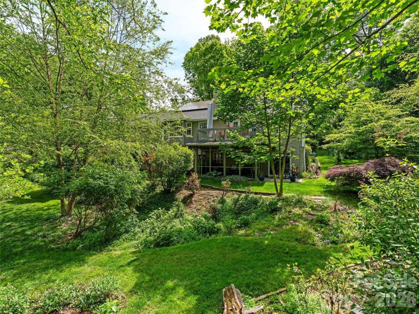 15 Baird Alley, Asheville, NC 28804.  MLS# CAR4426450, YatesRealty ID 52585. 