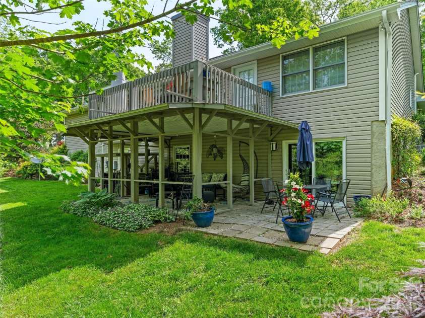 15 Baird Alley, Asheville, NC 28804.  MLS# CAR4426450, YatesRealty ID 52585. 