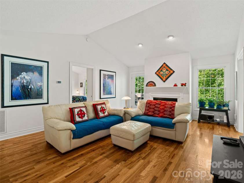 15 Baird Alley, Asheville, NC 28804.  MLS# CAR4426450, YatesRealty ID 52585. 