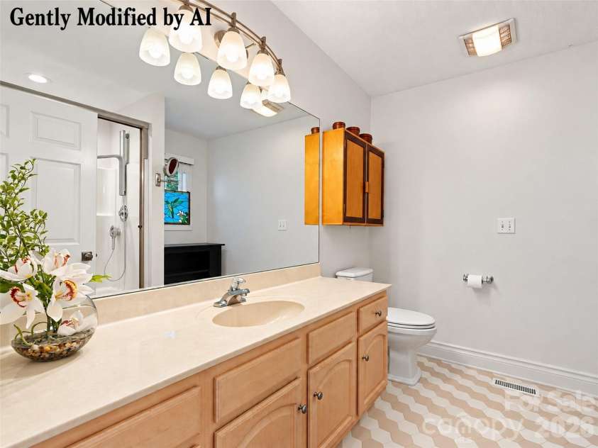 15 Baird Alley, Asheville, NC 28804.  MLS# CAR4426450, YatesRealty ID 52585. 
