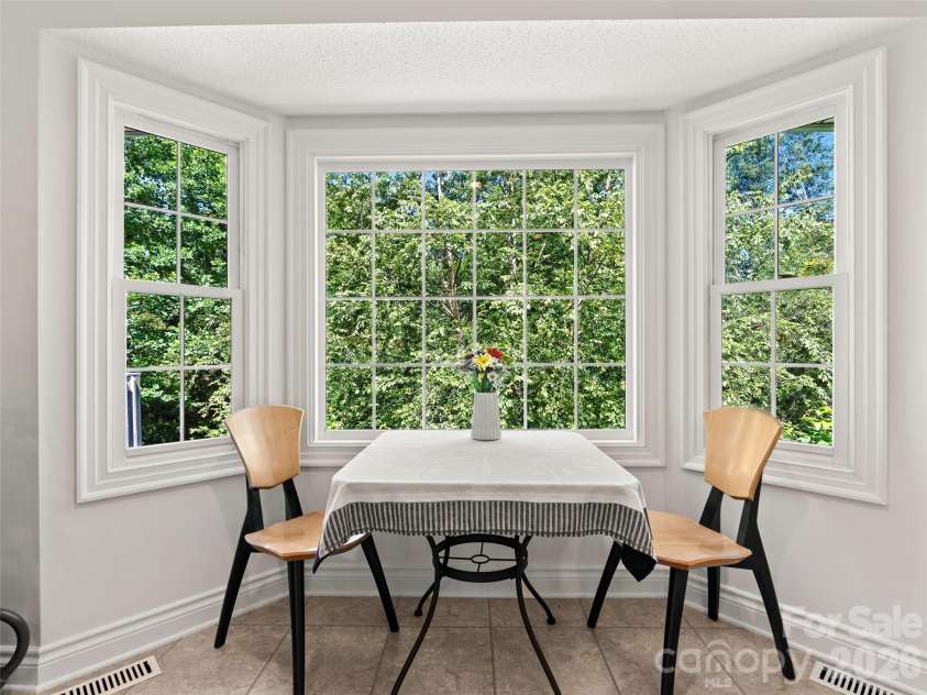 15 Baird Alley, Asheville, NC 28804.  MLS# CAR4426450, YatesRealty ID 52585. 