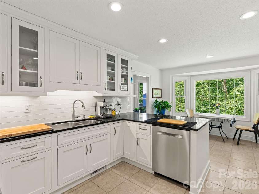 15 Baird Alley, Asheville, NC 28804.  MLS# CAR4426450, YatesRealty ID 52585. 