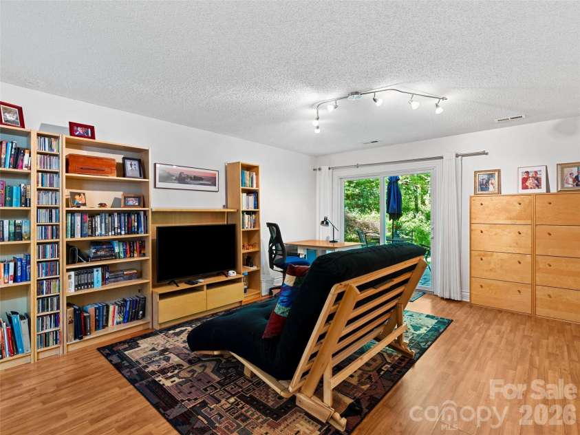 15 Baird Alley, Asheville, NC 28804.  MLS# CAR4426450, YatesRealty ID 52585. 