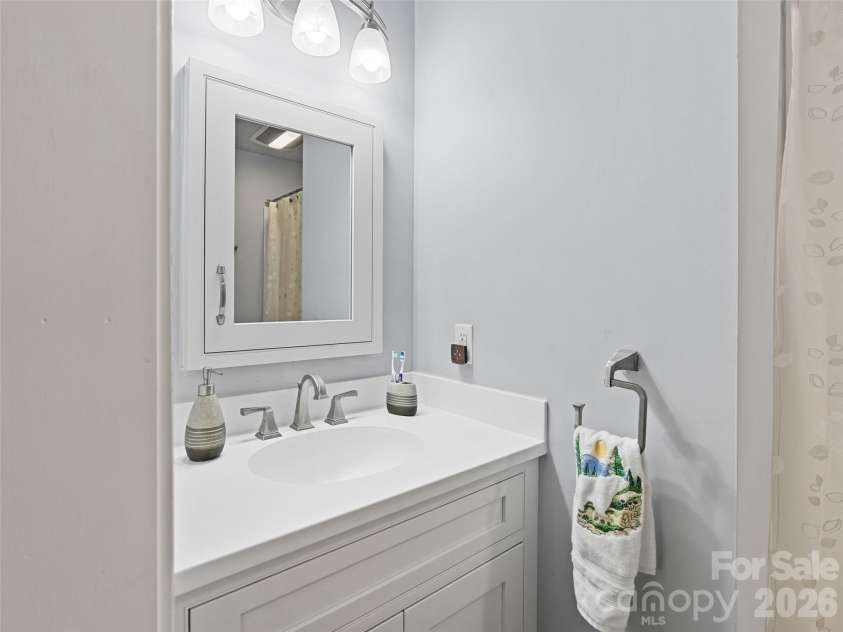 15 Baird Alley, Asheville, NC 28804.  MLS# CAR4426450, YatesRealty ID 52585. 