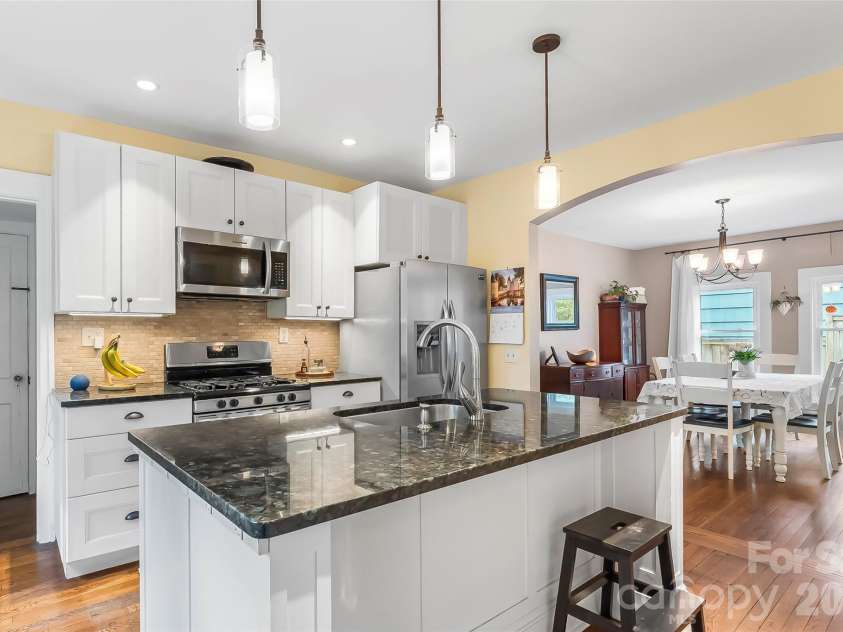 96 Longview Road, Asheville, NC 28806.  MLS# CAR4425822, YatesRealty ID 52587. 