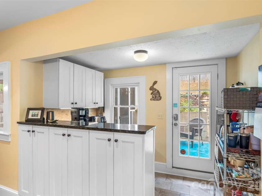 96 Longview Road, Asheville, NC 28806.  MLS# CAR4425822, YatesRealty ID 52587. 