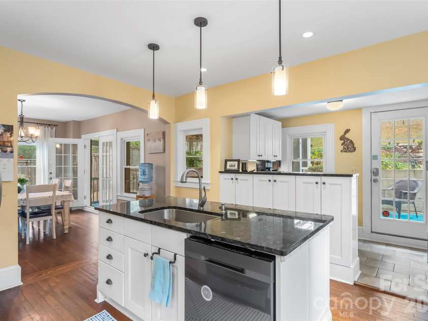 96 Longview Road, Asheville, NC 28806.  MLS# CAR4425822, YatesRealty ID 52587. 