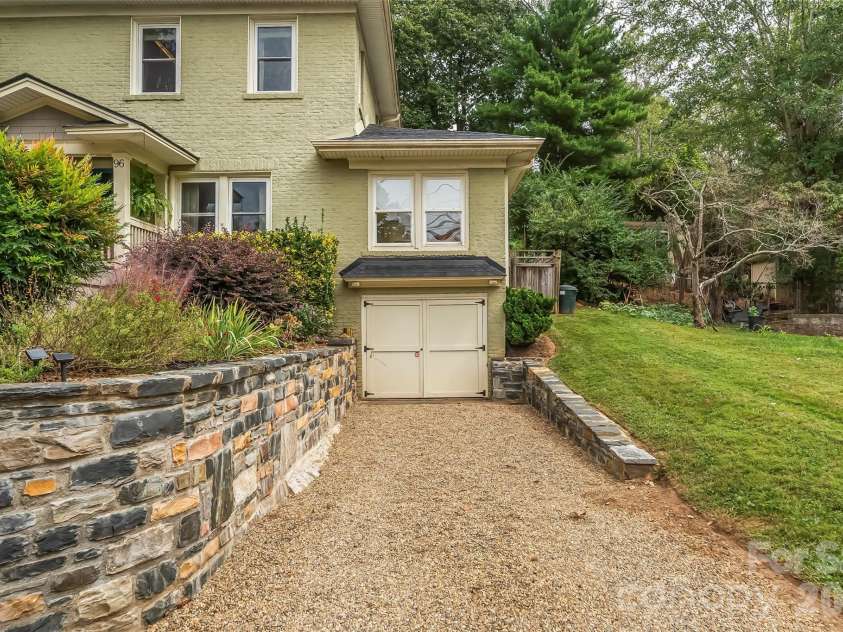 96 Longview Road, Asheville, NC 28806.  MLS# CAR4425822, YatesRealty ID 52587. 