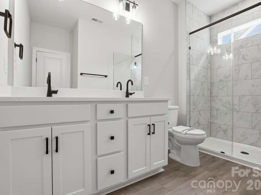 122 Dunlavin Way, Mooresville, NC 28115.  MLS# CAR4339879, YatesRealty ID 52588. Primary Bathroom