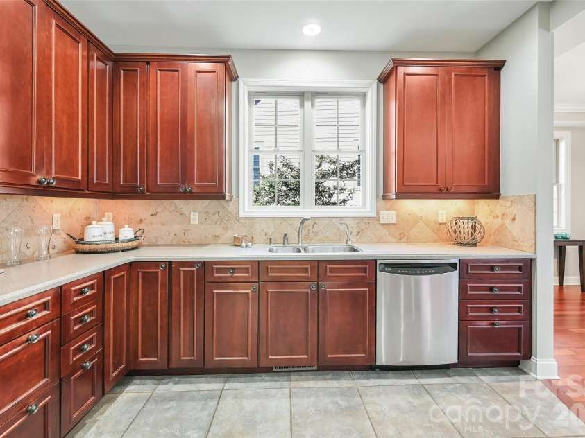 43 Kuykendall Court, Hendersonville, NC 28739.  MLS# CAR4354970, YatesRealty ID 5259. 