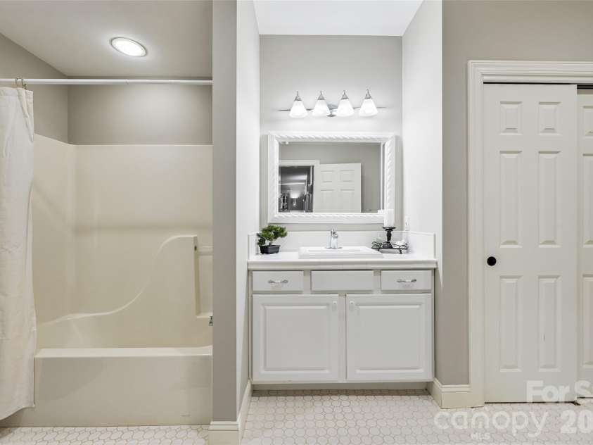 43 Kuykendall Court, Hendersonville, NC 28739.  MLS# CAR4354970, YatesRealty ID 5259. 