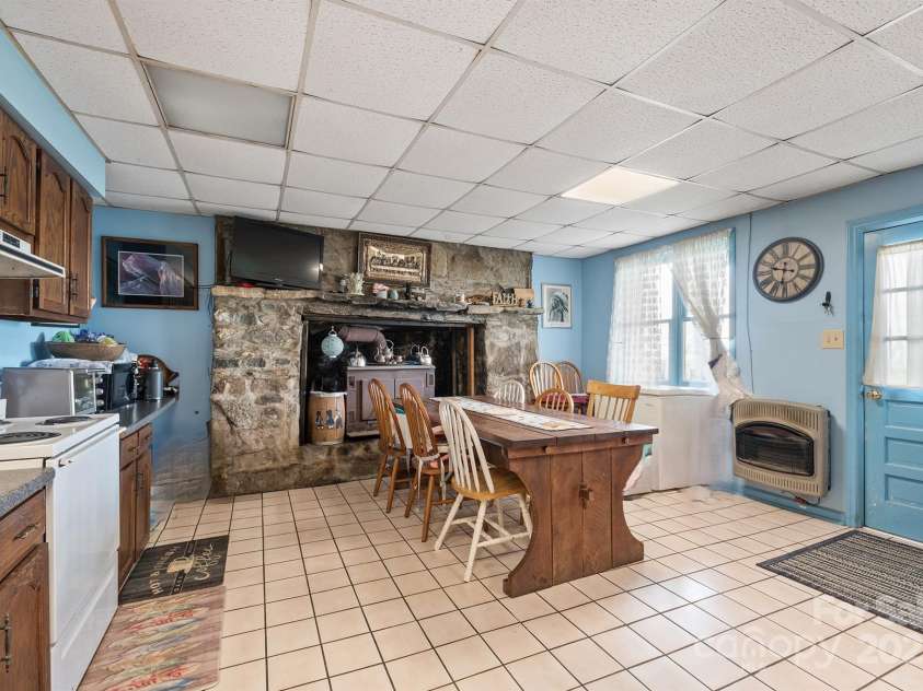 6306 Burkemont Road, Morganton, NC 28655.  MLS# CAR4142584, YatesRealty ID 5259. 