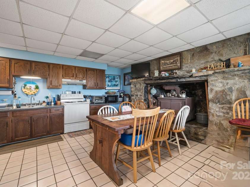 6306 Burkemont Road, Morganton, NC 28655.  MLS# CAR4142584, YatesRealty ID 5259. 