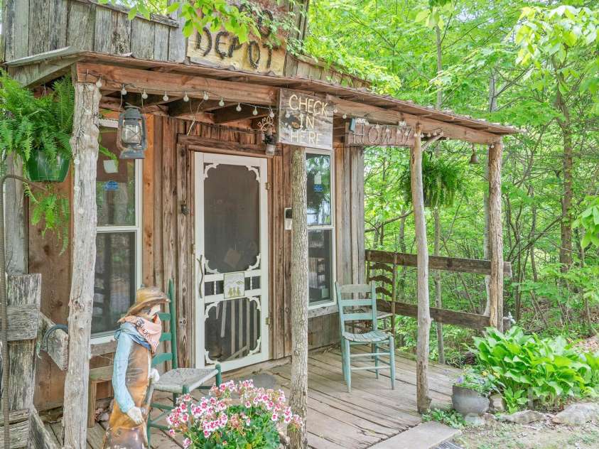 6306 Burkemont Road, Morganton, NC 28655.  MLS# CAR4142584, YatesRealty ID 5259. 