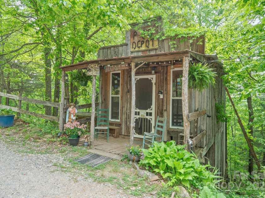 6306 Burkemont Road, Morganton, NC 28655.  MLS# CAR4142584, YatesRealty ID 5259. 