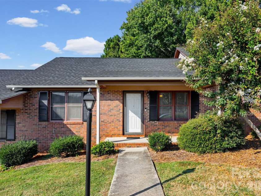 147 Glenwood Drive, Rock Hill, SC 29732.  MLS# CAR4427645, YatesRealty ID 52592. 