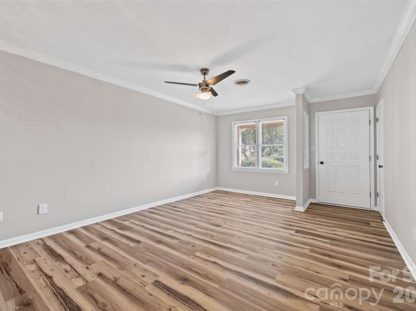 147 Glenwood Drive, Rock Hill, SC 29732.  MLS# CAR4427645, YatesRealty ID 52592. 