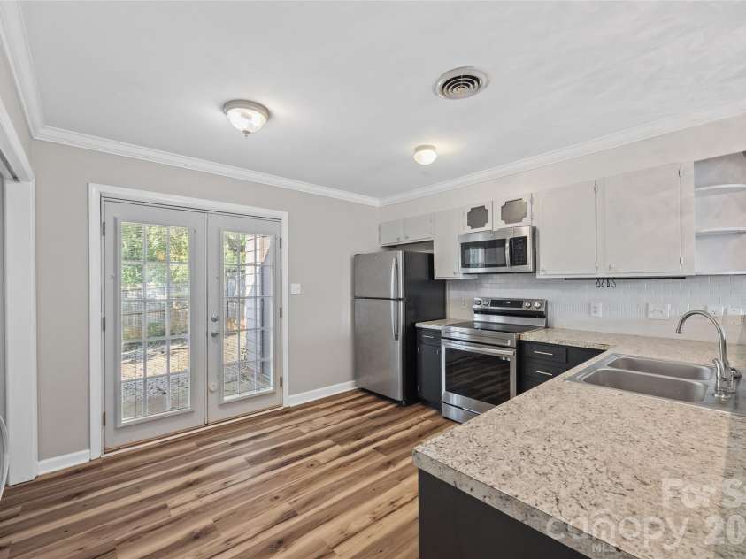 147 Glenwood Drive, Rock Hill, SC 29732.  MLS# CAR4427645, YatesRealty ID 52592. 