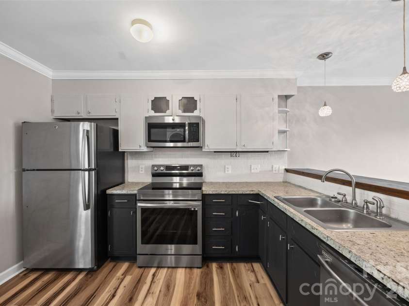 147 Glenwood Drive, Rock Hill, SC 29732.  MLS# CAR4427645, YatesRealty ID 52592. 