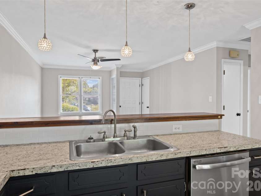 147 Glenwood Drive, Rock Hill, SC 29732.  MLS# CAR4427645, YatesRealty ID 52592. 