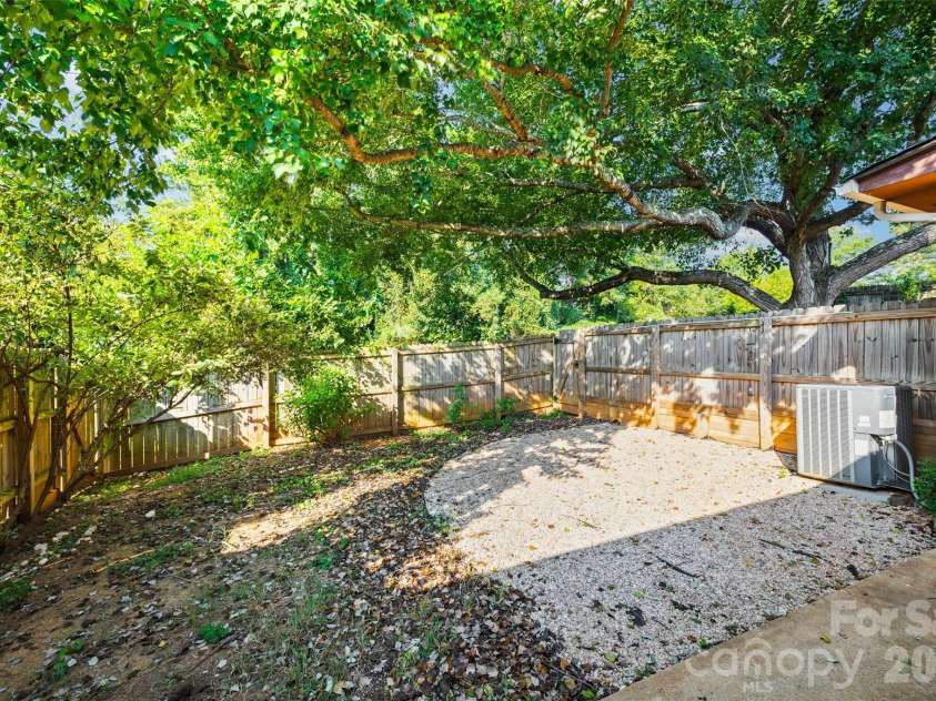 147 Glenwood Drive, Rock Hill, SC 29732.  MLS# CAR4427645, YatesRealty ID 52592. 