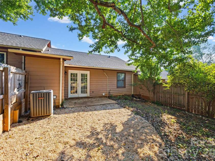 147 Glenwood Drive, Rock Hill, SC 29732.  MLS# CAR4427645, YatesRealty ID 52592. 
