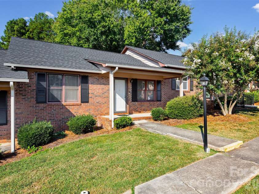 147 Glenwood Drive, Rock Hill, SC 29732.  MLS# CAR4427645, YatesRealty ID 52592. 
