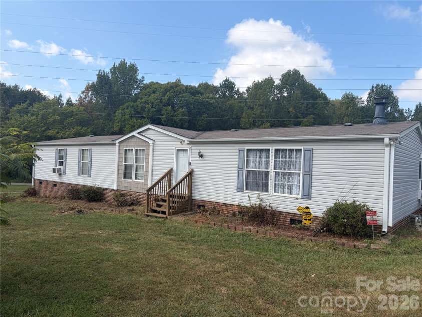 4009 Chestnut Woods Drive, Kings Mountain, NC 28086.  MLS# CAR4427156, YatesRealty ID 52593. 