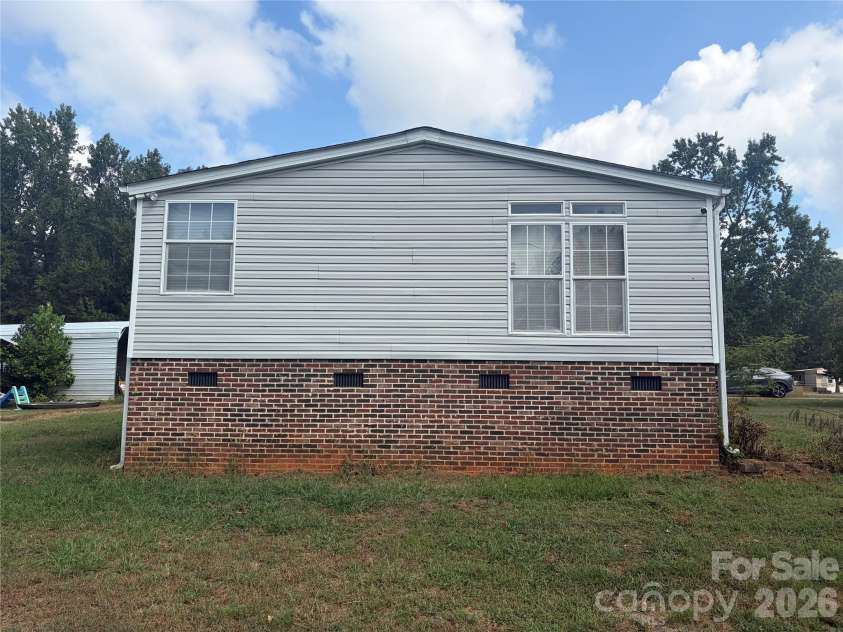 4009 Chestnut Woods Drive, Kings Mountain, NC 28086.  MLS# CAR4427156, YatesRealty ID 52593. 