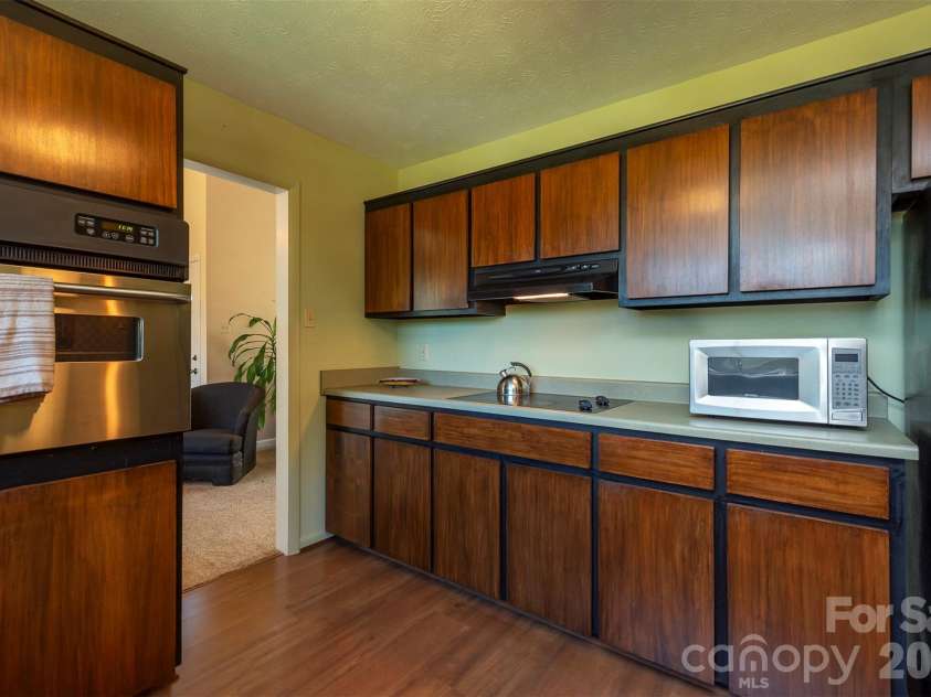 127 College Circle, Swannanoa, NC 28778.  MLS# CAR4427251, YatesRealty ID 52594. 