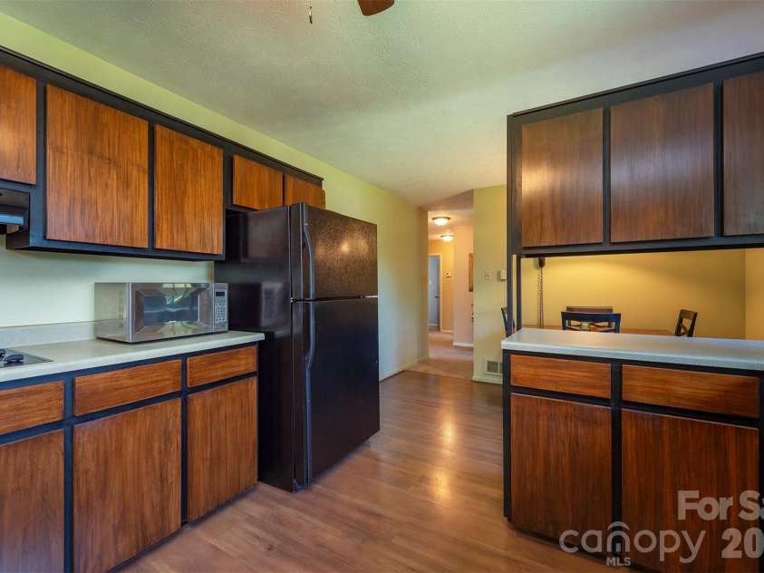 127 College Circle, Swannanoa, NC 28778.  MLS# CAR4427251, YatesRealty ID 52594. 