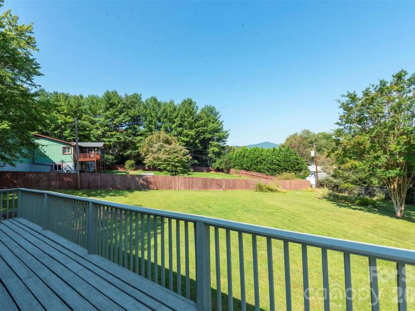 127 College Circle, Swannanoa, NC 28778.  MLS# CAR4427251, YatesRealty ID 52594. 