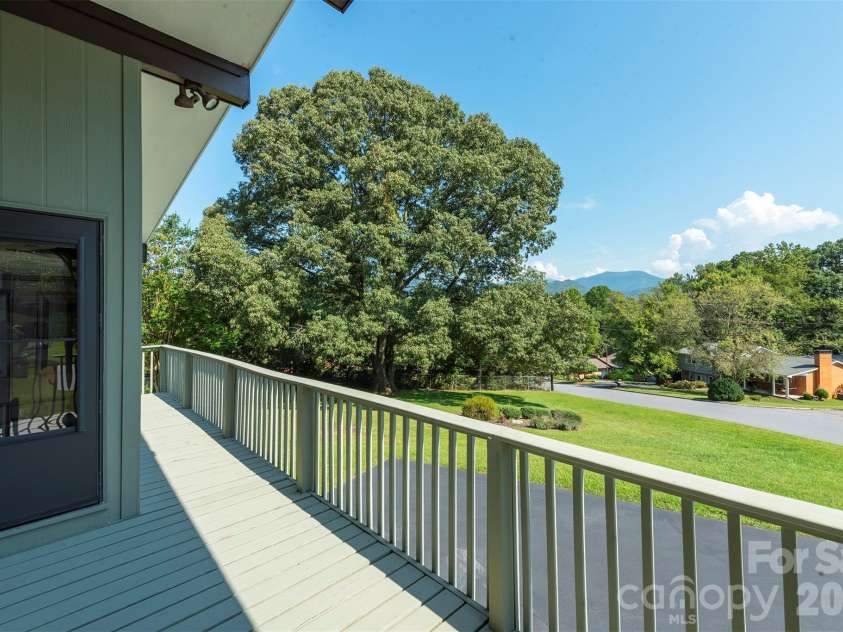 127 College Circle, Swannanoa, NC 28778.  MLS# CAR4427251, YatesRealty ID 52594. 