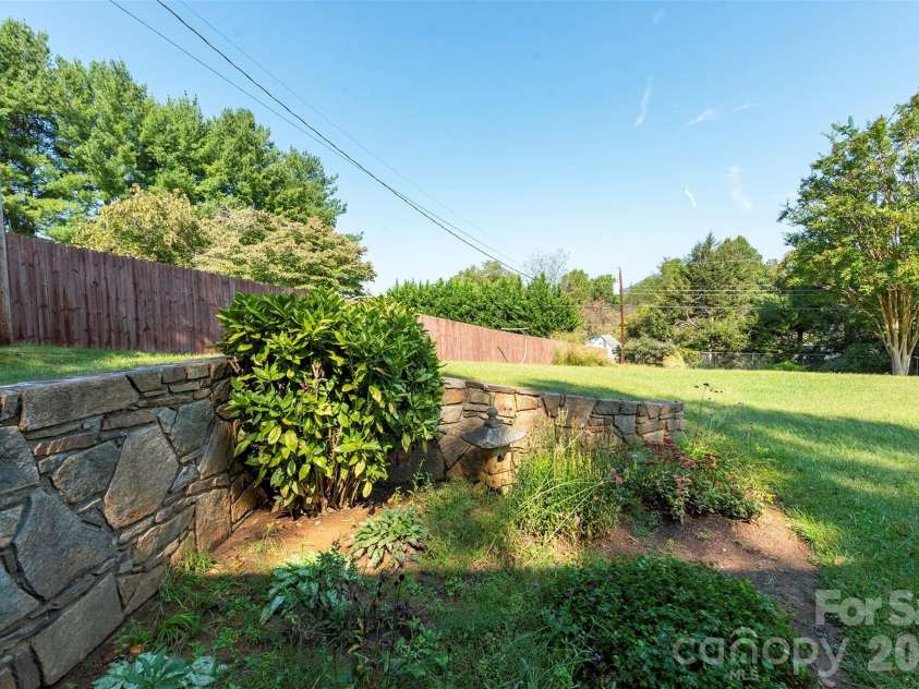 127 College Circle, Swannanoa, NC 28778.  MLS# CAR4427251, YatesRealty ID 52594. 