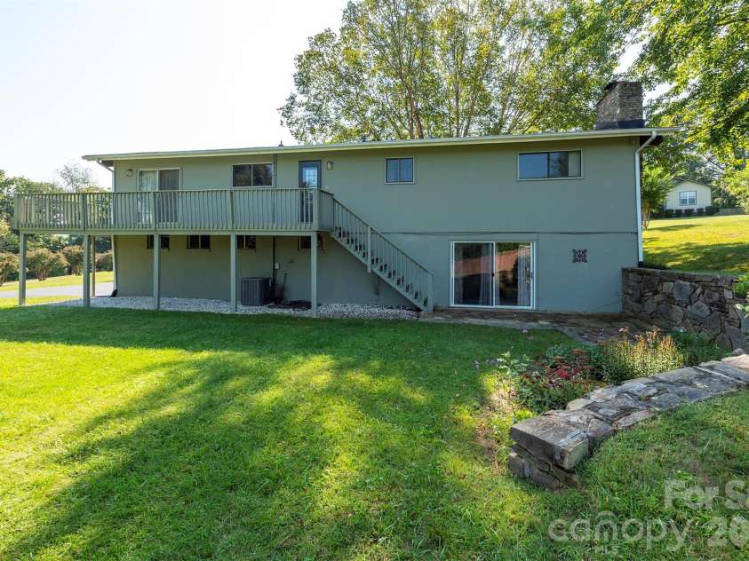 127 College Circle, Swannanoa, NC 28778.  MLS# CAR4427251, YatesRealty ID 52594. 