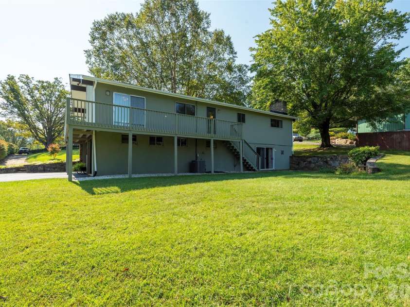 127 College Circle, Swannanoa, NC 28778.  MLS# CAR4427251, YatesRealty ID 52594. 