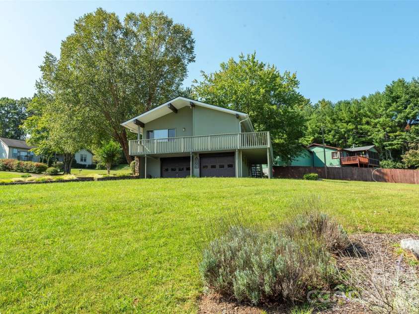 127 College Circle, Swannanoa, NC 28778.  MLS# CAR4427251, YatesRealty ID 52594. 