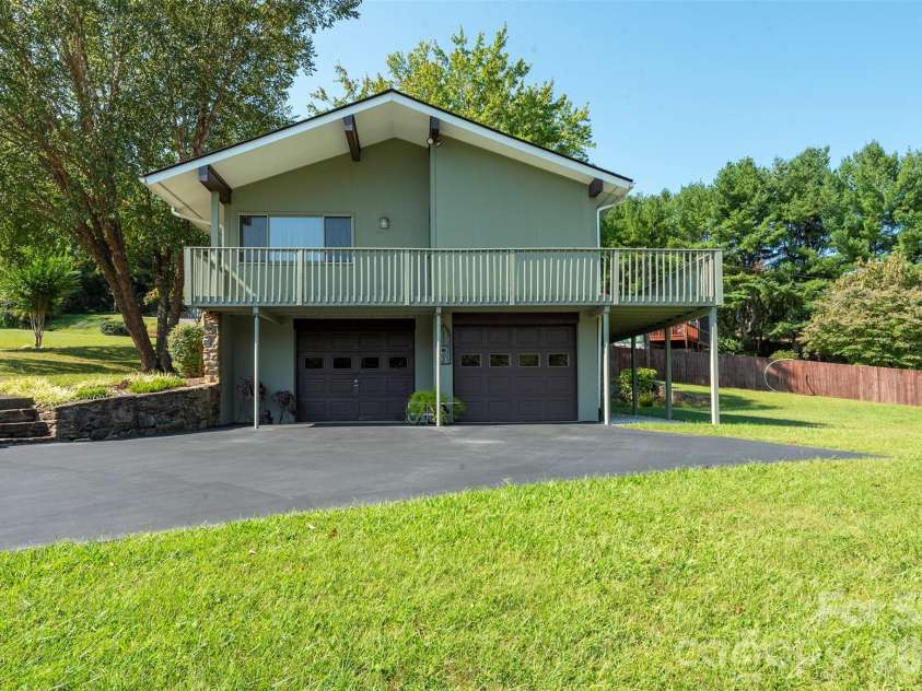 127 College Circle, Swannanoa, NC 28778.  MLS# CAR4427251, YatesRealty ID 52594. Driveway and 2-car attached garage