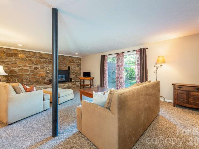 127 College Circle, Swannanoa, NC 28778.  MLS# CAR4427251, YatesRealty ID 52594. Entertainment room