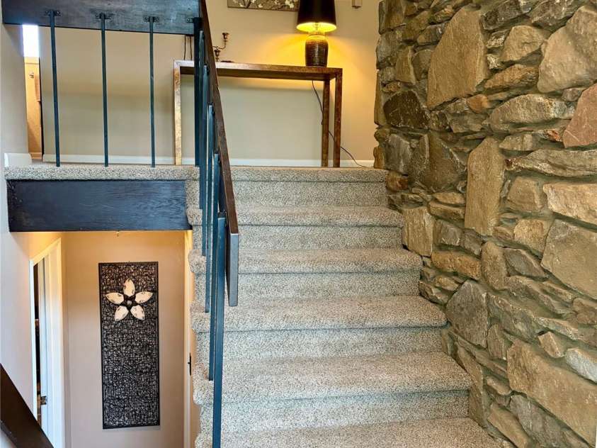 127 College Circle, Swannanoa, NC 28778.  MLS# CAR4427251, YatesRealty ID 52594. Foyer Entry