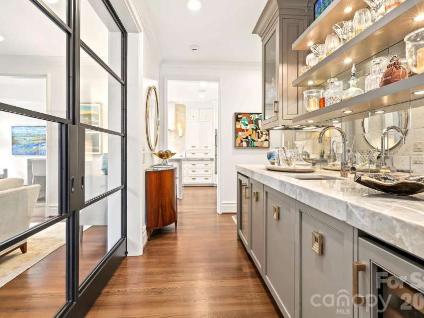 2250 Colony Road, Charlotte, NC 28209.  MLS# CAR4427579, YatesRealty ID 52595. 