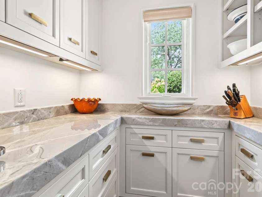2250 Colony Road, Charlotte, NC 28209.  MLS# CAR4427579, YatesRealty ID 52595. 