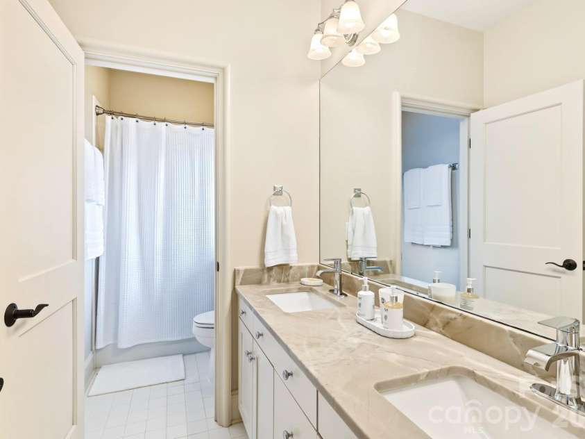 2250 Colony Road, Charlotte, NC 28209.  MLS# CAR4427579, YatesRealty ID 52595. 