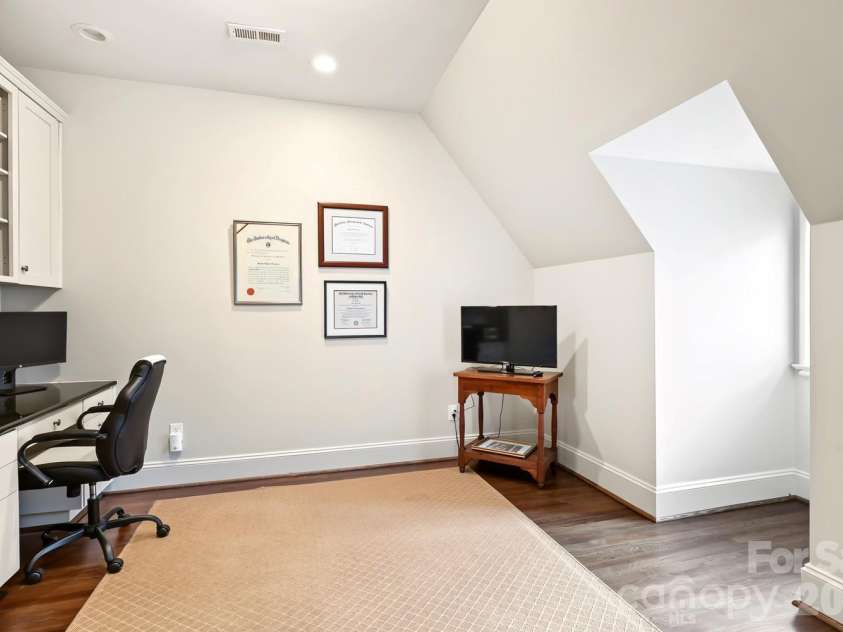 2250 Colony Road, Charlotte, NC 28209.  MLS# CAR4427579, YatesRealty ID 52595. 