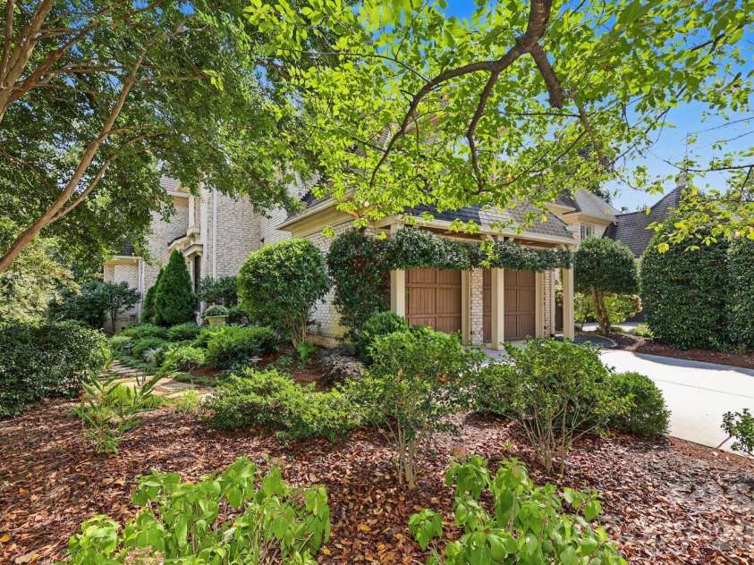 2250 Colony Road, Charlotte, NC 28209.  MLS# CAR4427579, YatesRealty ID 52595. 
