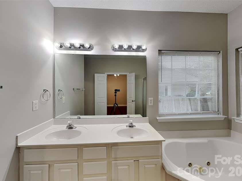5611 Timbertop Lane, Charlotte, NC 28215.  MLS# CAR4427936, YatesRealty ID 52598. 