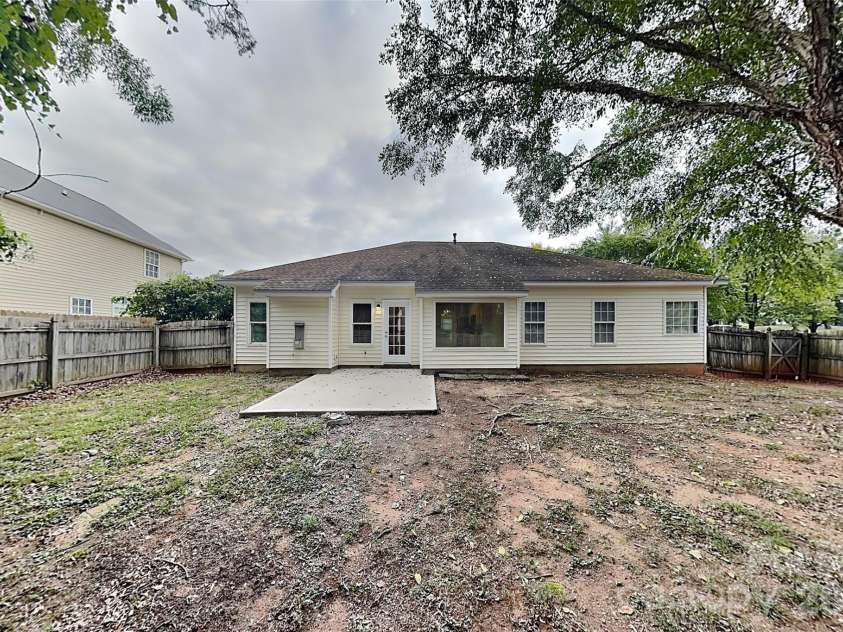 5611 Timbertop Lane, Charlotte, NC 28215.  MLS# CAR4427936, YatesRealty ID 52598. 