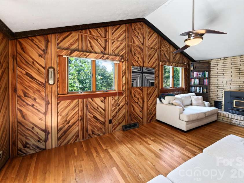 109 Wilshire Drive, Asheville, NC 28806.  MLS# CAR4421806, YatesRealty ID 52602. Flexible space offers multiple uses