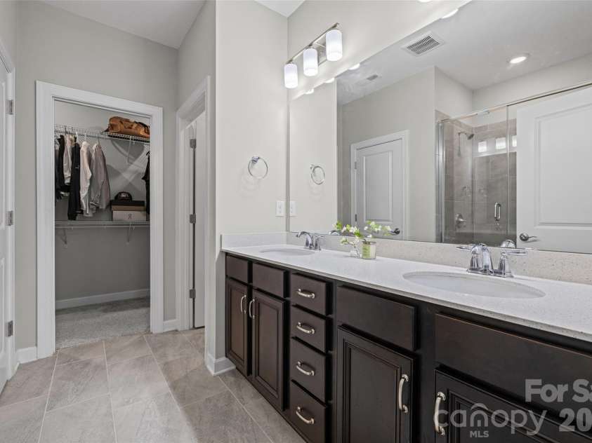 14830 Batteliere Drive, Charlotte, NC 28278.  MLS# CAR4424423, YatesRealty ID 52604. Look at this primary bathroom with large walk-in closet!