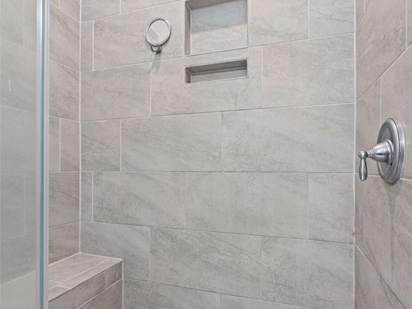 14830 Batteliere Drive, Charlotte, NC 28278.  MLS# CAR4424423, YatesRealty ID 52604. Walk-in shower with stylish tile.